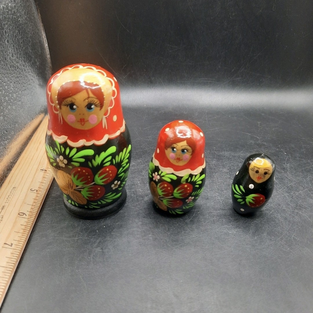 Vintage Russian Nesting Doll Set of 3 Black Floral Christmas